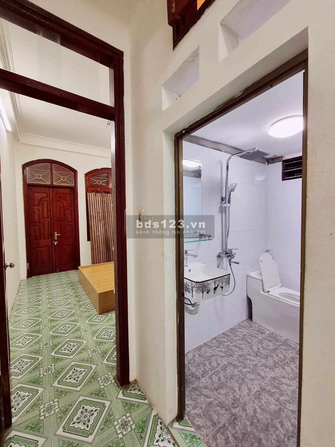 5.x tỷ - Trần Quốc Vượng - dân xây - ngõ thông - full nội thất - trước nhà rất rộng - cách đường lớn