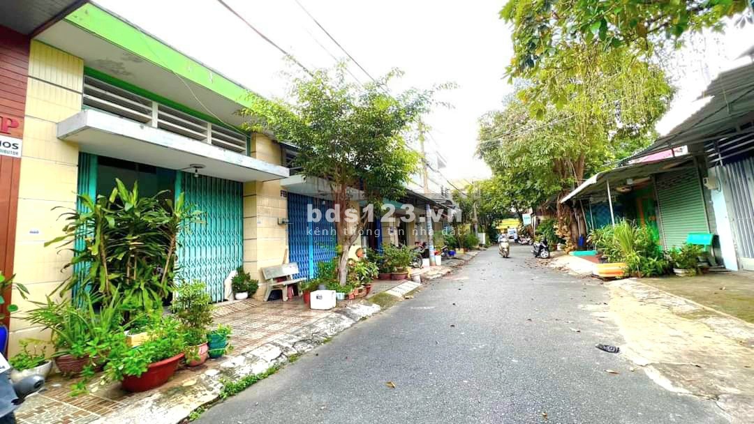 Bán nhà 64m2 view công viên, sát chợ Hiệp Thành, quận 12, KT 4x16m, 3 PN, đường 8m