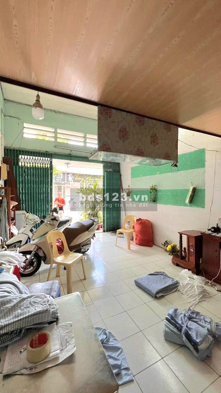 Bán nhà 64m2 view công viên, sát chợ Hiệp Thành, quận 12, KT 4x16m, 3 PN, đường 8m