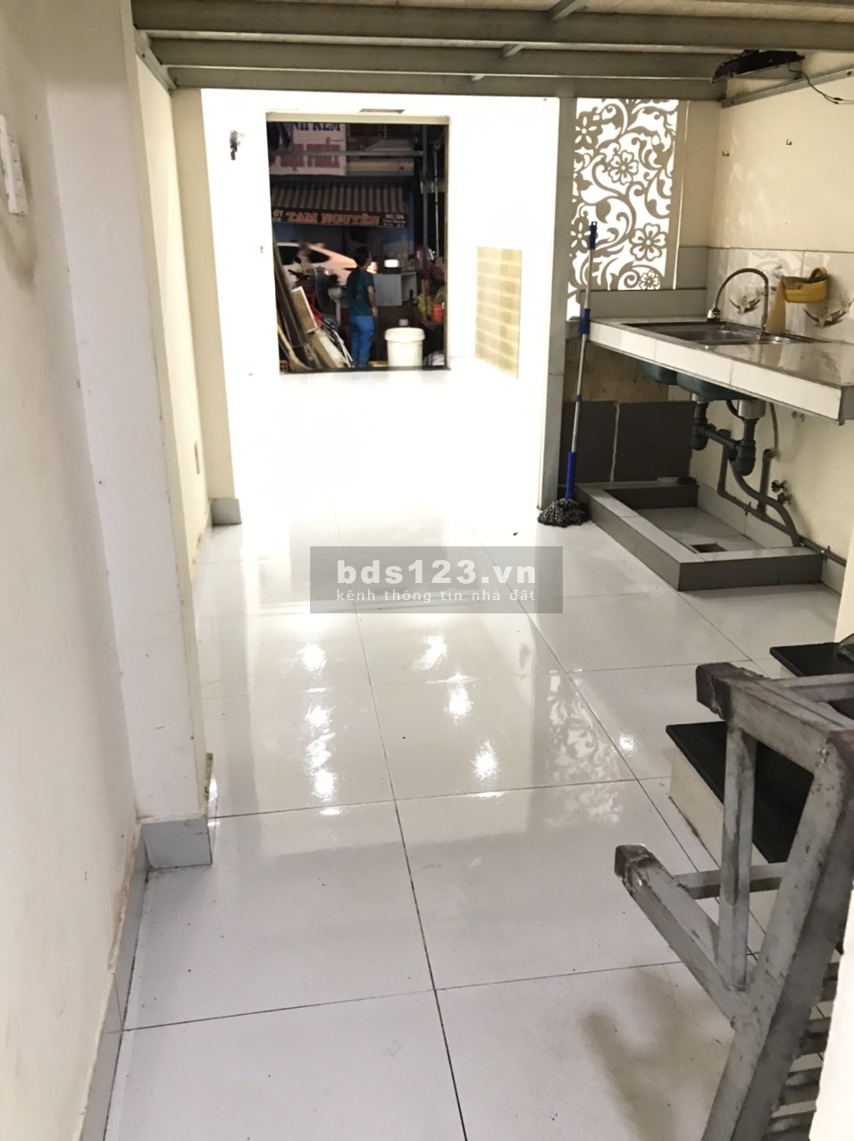 chính chủ cần cho thuê Mặt bằng 553 vĩnh khánh,lối đi riêng khu ẩm thực vĩnh khánh Q4,ở lại được