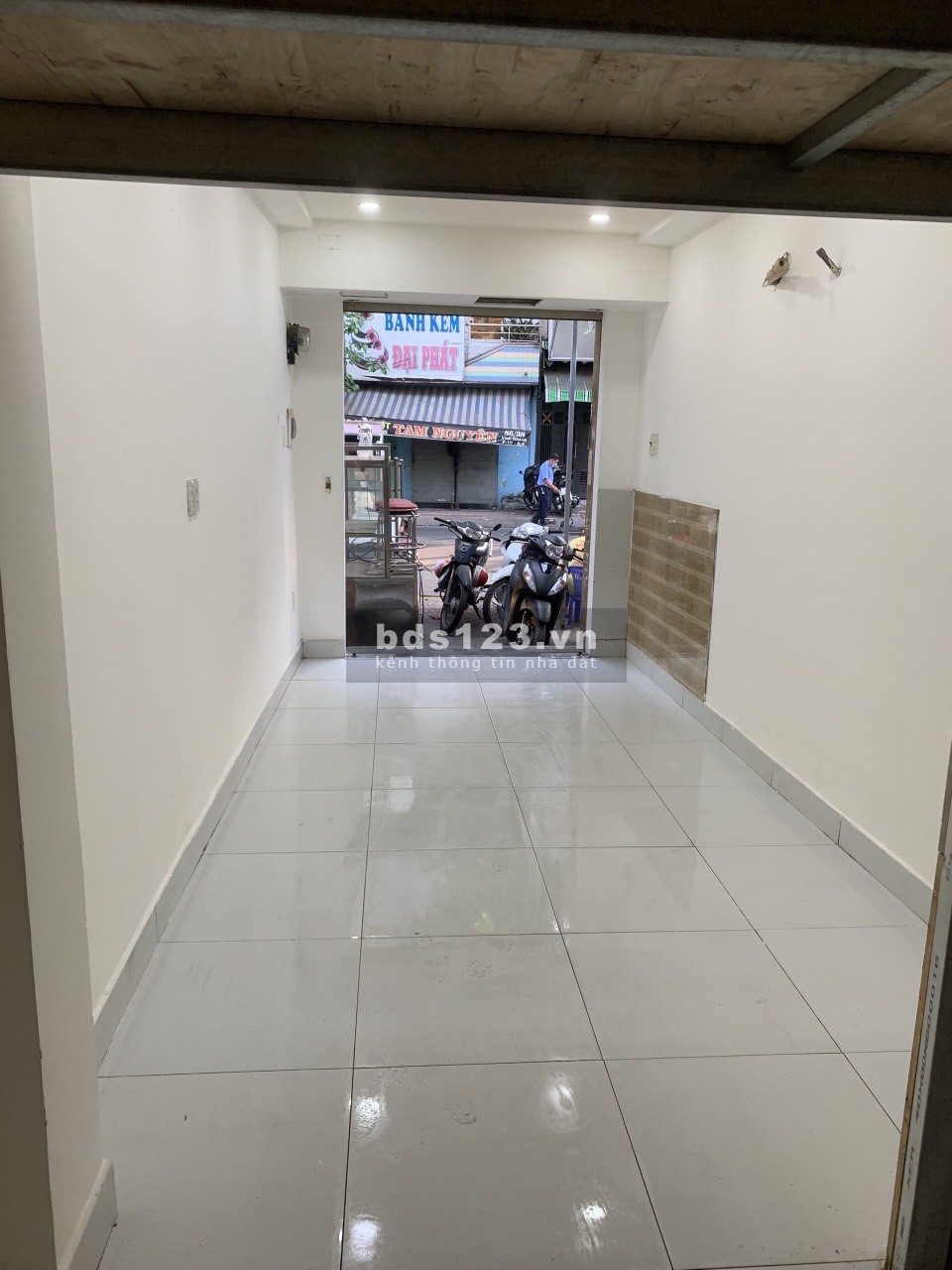 chính chủ cần cho thuê Mặt bằng 553 vĩnh khánh,lối đi riêng khu ẩm thực vĩnh khánh Q4,ở lại được