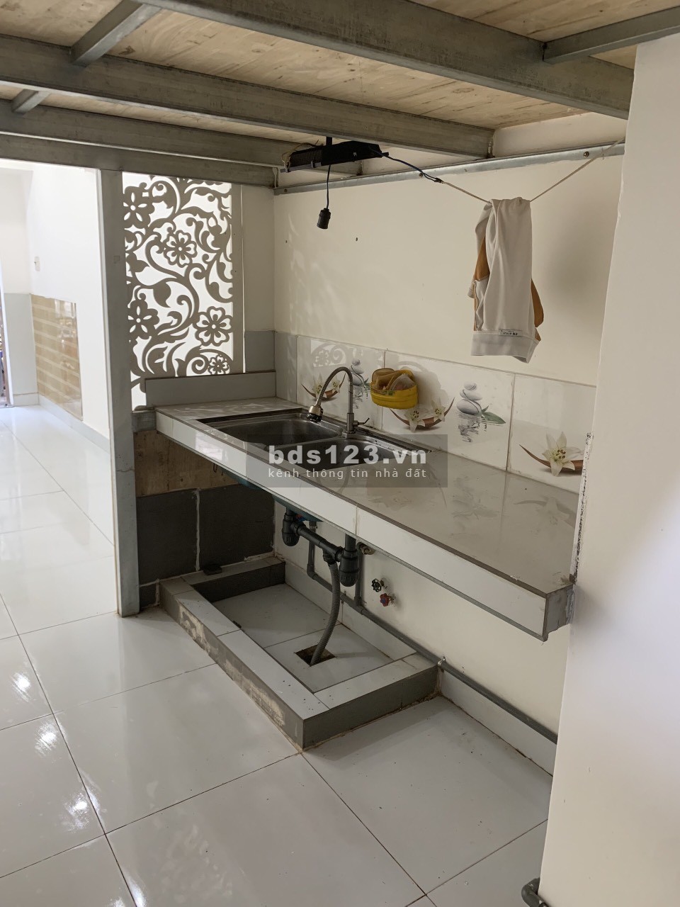 chính chủ cần cho thuê Mặt bằng 553 vĩnh khánh,lối đi riêng khu ẩm thực vĩnh khánh Q4,ở lại được