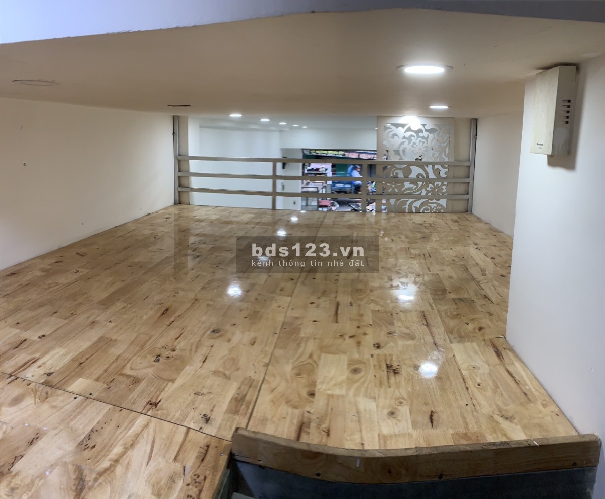 chính chủ cần cho thuê Mặt bằng 553 vĩnh khánh,lối đi riêng khu ẩm thực vĩnh khánh Q4,ở lại được
