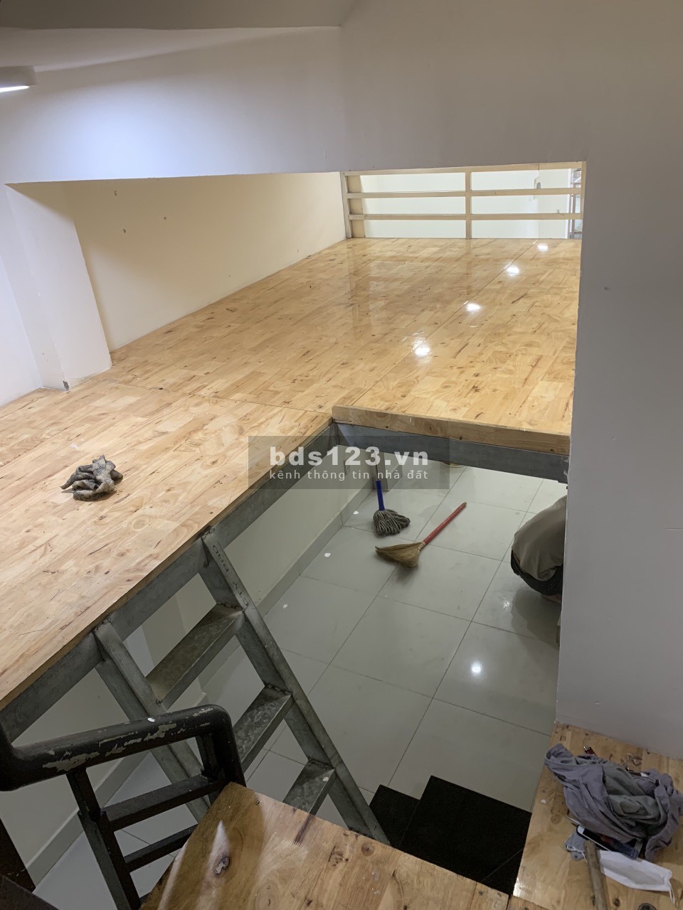 chính chủ cần cho thuê Mặt bằng 553 vĩnh khánh,lối đi riêng khu ẩm thực vĩnh khánh Q4,ở lại được