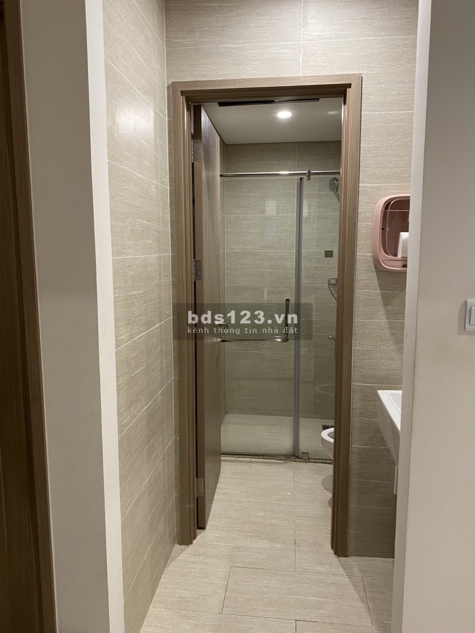 Chính chủ bán căn hộ 1 ngủ + đã full đồ đẹp, giá 1.9 tỷ Vin Smart City