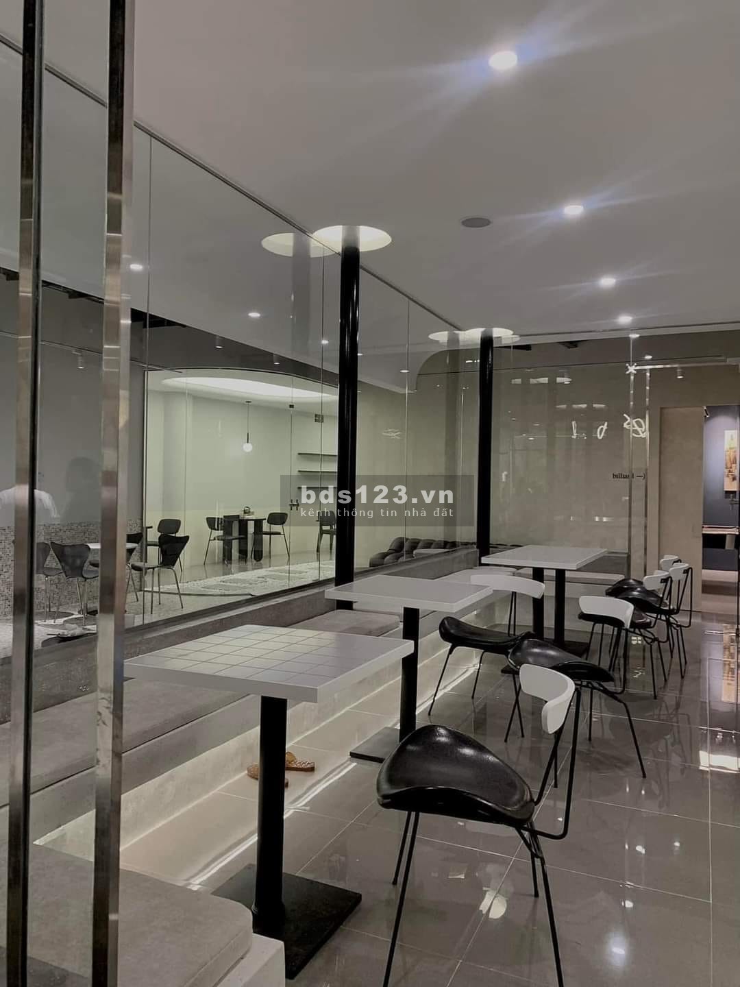 Bán nhà phố Thụy Khuê, Tây Hồ, KDoanh đa dạng, 300m2, giá bán 55 tỷ, sổ đỏ chính chủ nở hậu cực hiếm