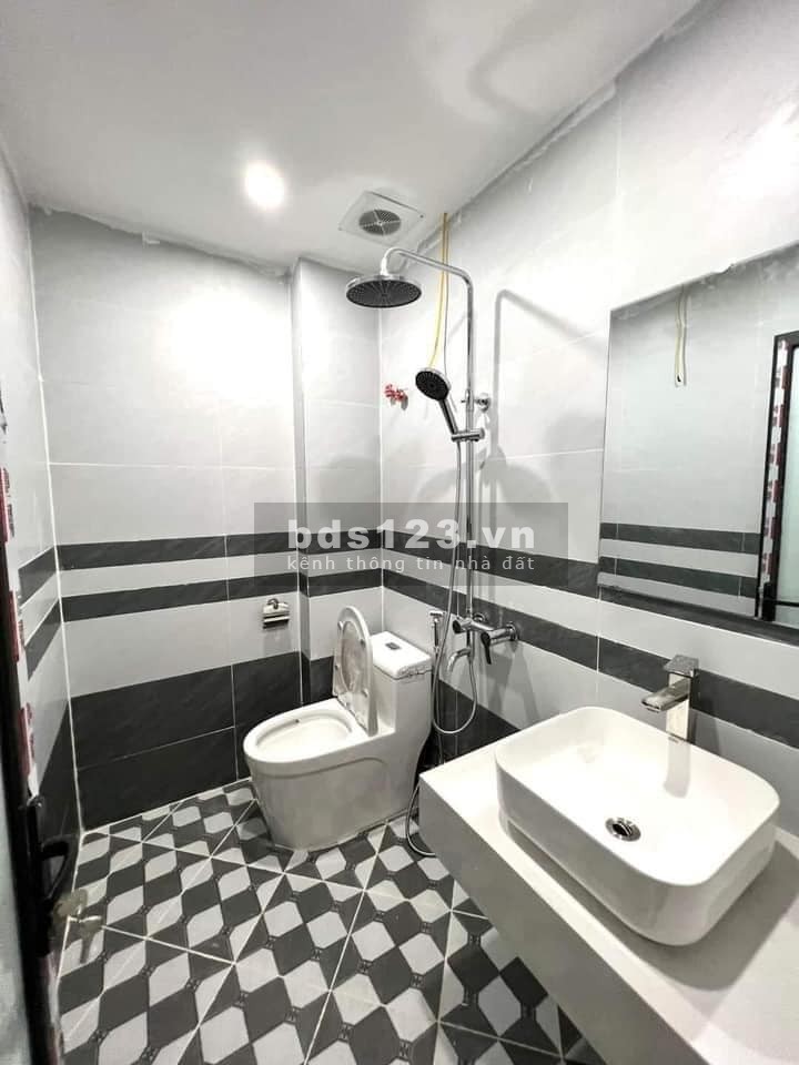 Bán Nhà riêng Phố Đại La - Ô tô - Kinh doanh đông đúc - 62m2 x 5 tầng