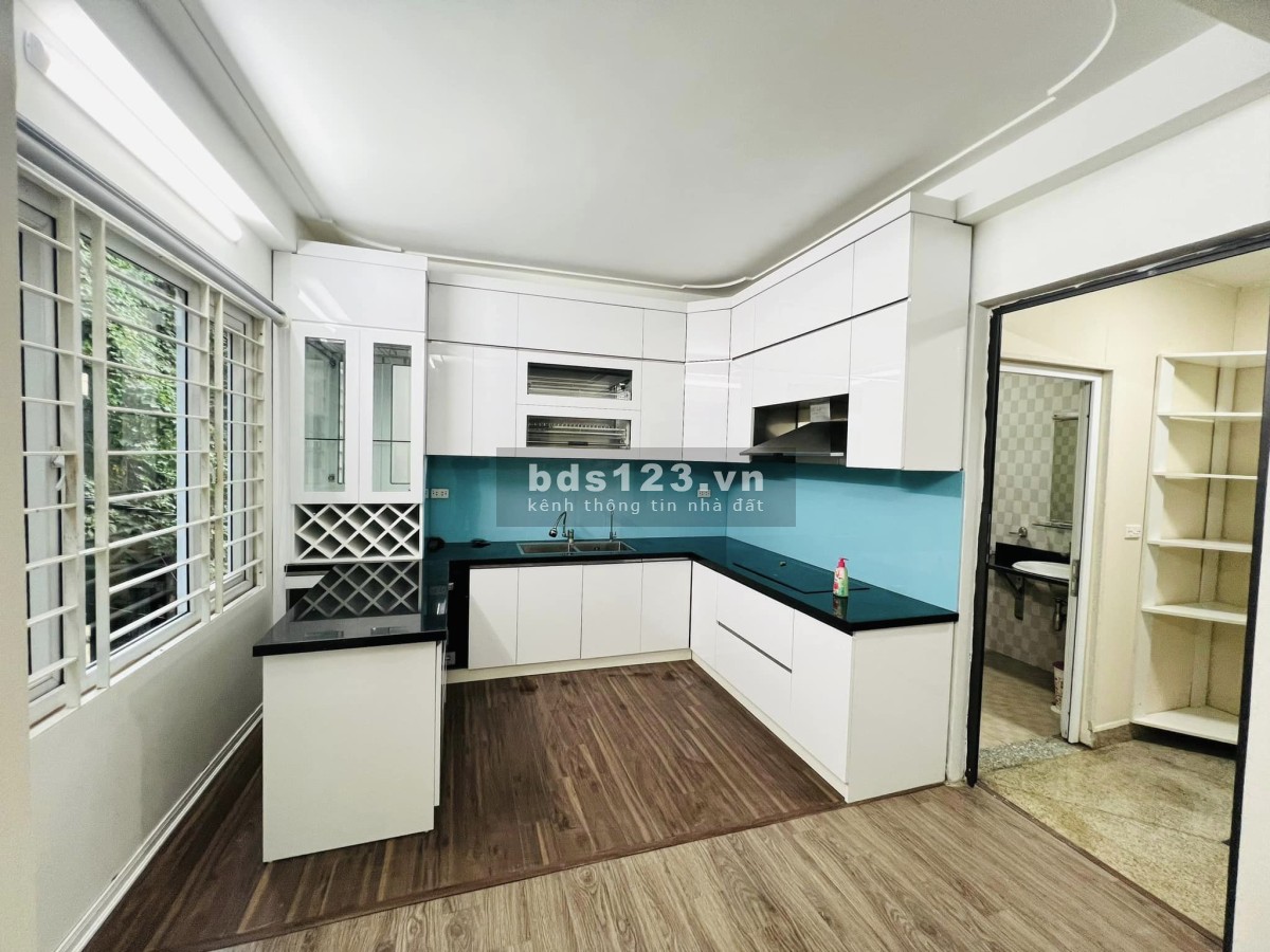 Cần bán nhà gấp phố Phùng Chí Kiên: 36m2, ô tô vào nhà chỉ 6.x tỷ