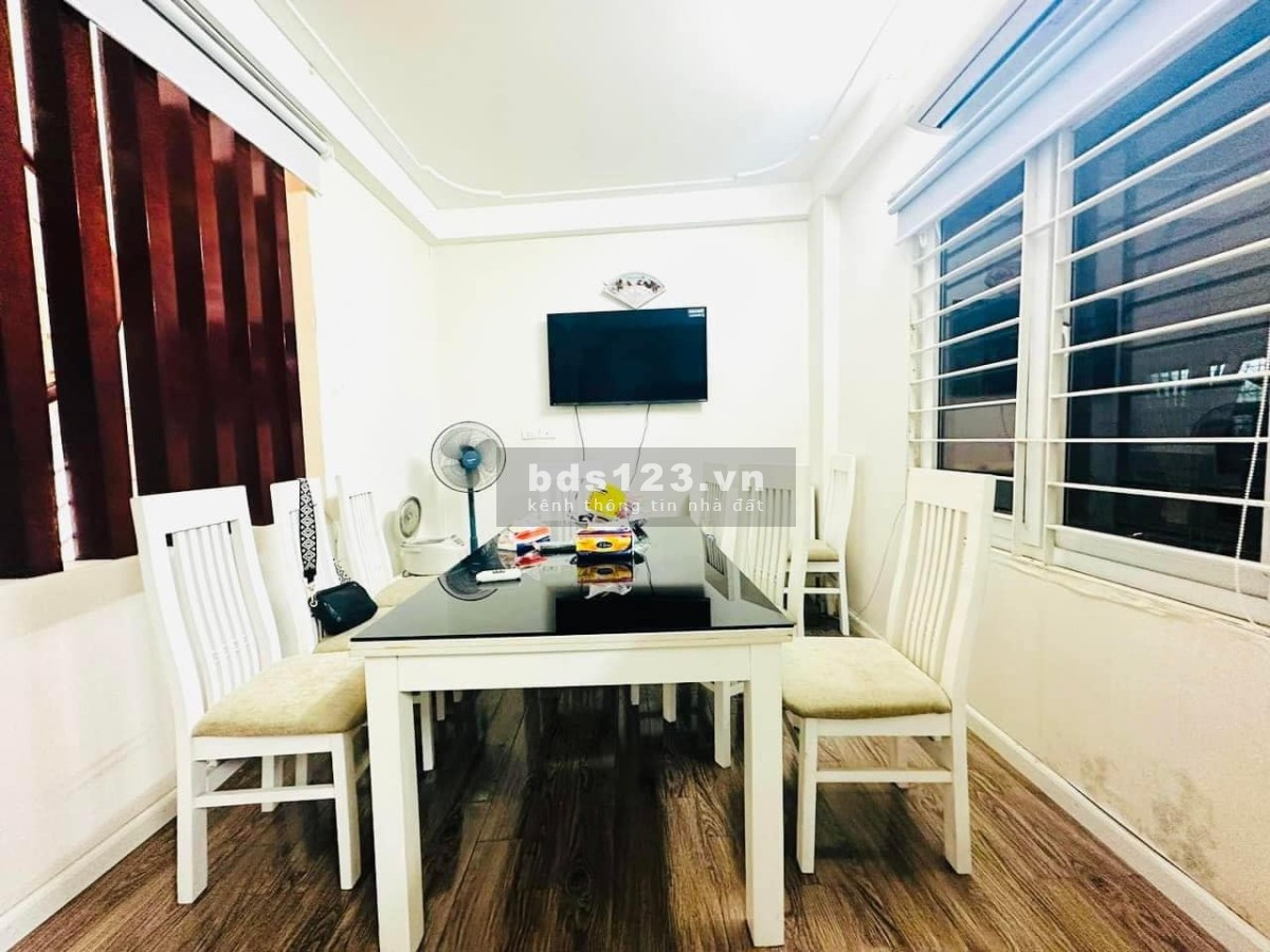 Cần bán nhà gấp phố Phùng Chí Kiên: 36m2, ô tô vào nhà chỉ 6.x tỷ