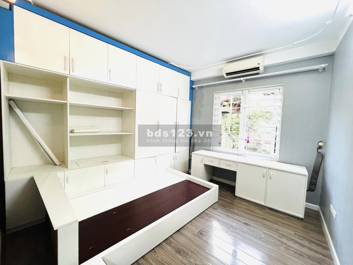 Cần bán nhà gấp phố Phùng Chí Kiên: 36m2, ô tô vào nhà chỉ 6.x tỷ