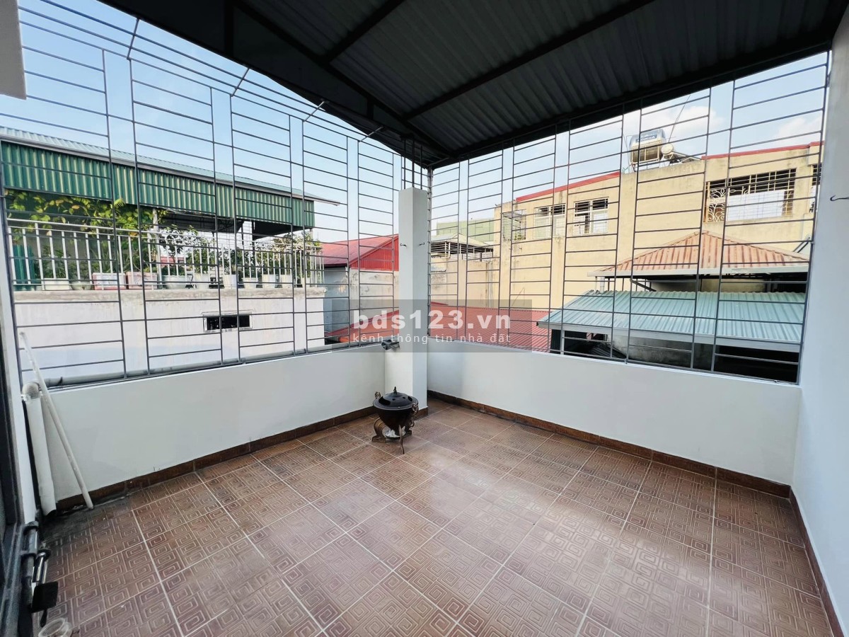 Cần bán nhà gấp phố Phùng Chí Kiên: 36m2, ô tô vào nhà chỉ 6.x tỷ