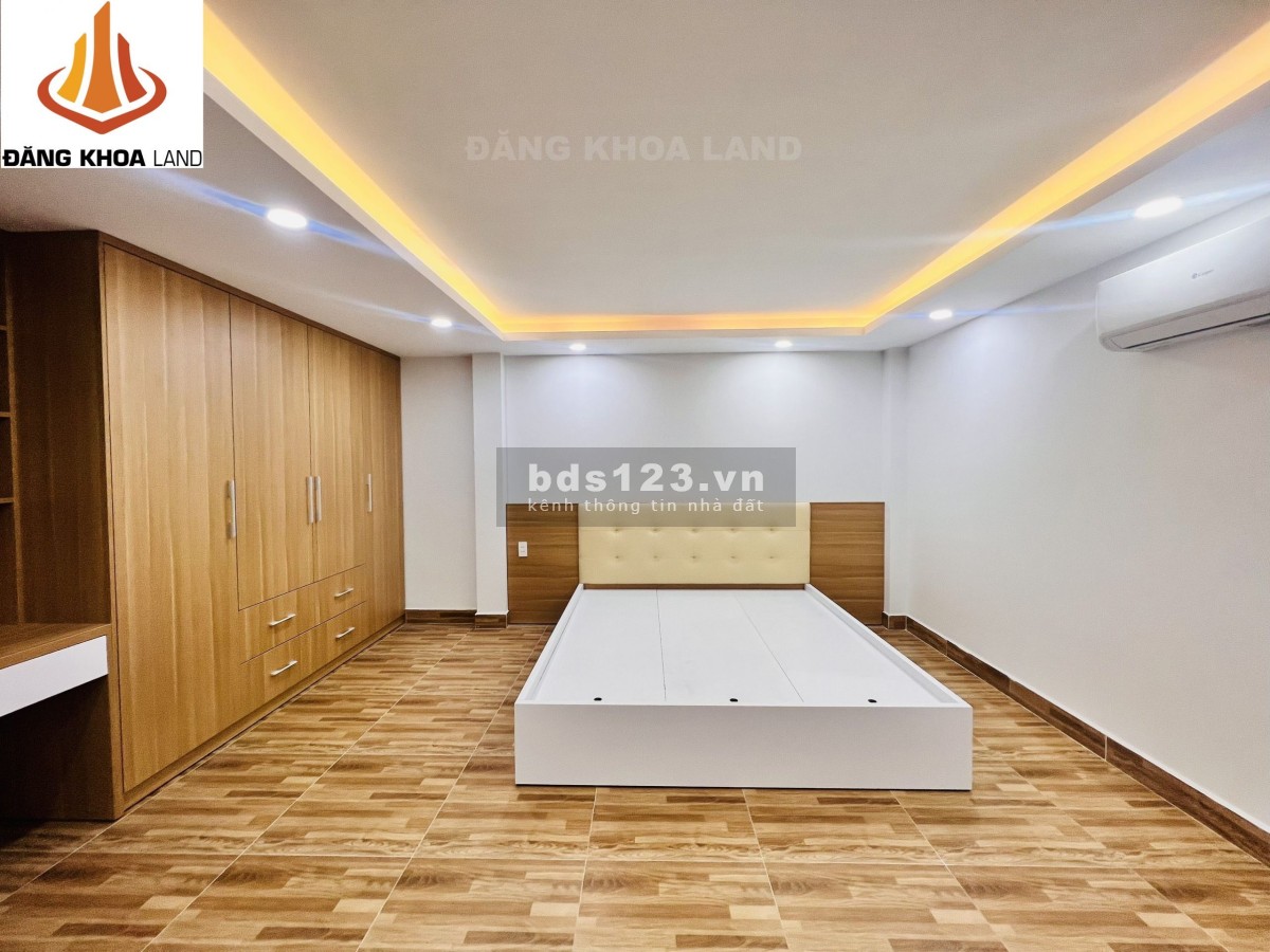 Ngộp nhà 2 tầng + Lững - 2 chiếc xe hơi ngủ trong nhà - Gần Vincom. Diện tích 126M2 - Gía nhỉnh 7 tỷ