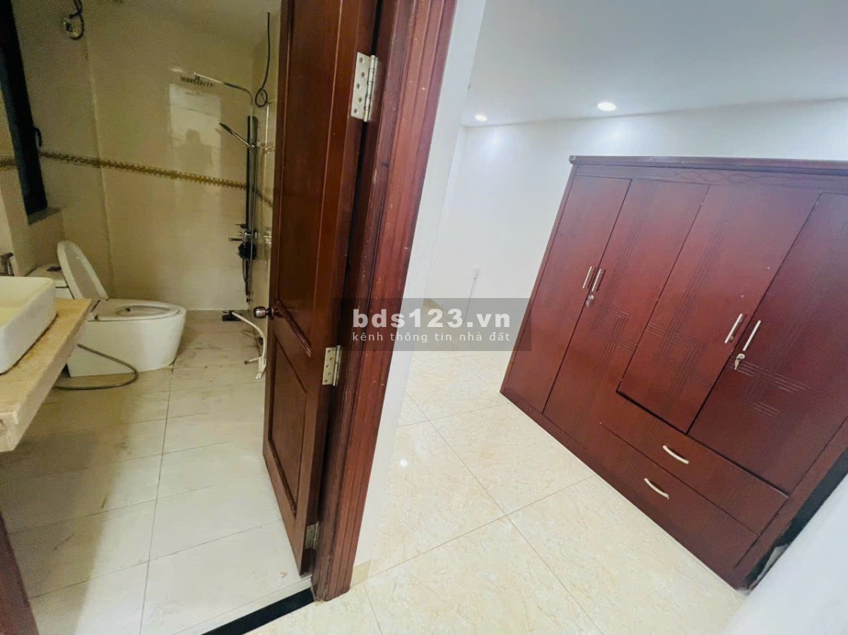 Mặt bằng mặt tiền lớn đa loại thể loại kinh doanh bao SANG ở Nguyễn Thượng Hiền, Bình Thạnh