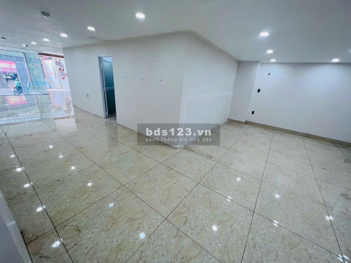 Mặt bằng mặt tiền lớn đa loại thể loại kinh doanh bao SANG ở Nguyễn Thượng Hiền, Bình Thạnh