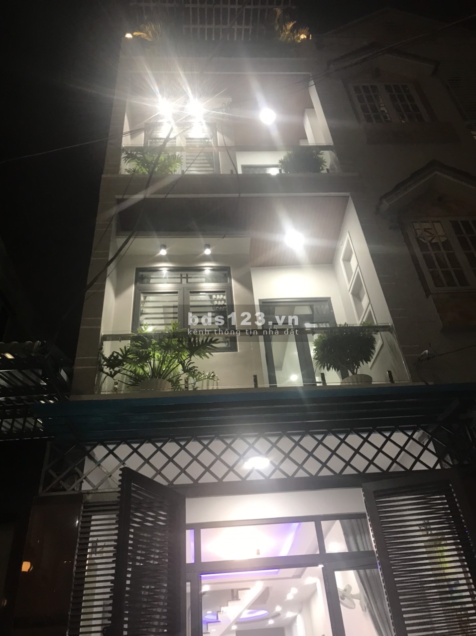 Nhà mới xây năm ngoái, 4 tầng, P.10, 119m², 4.65 tỷ