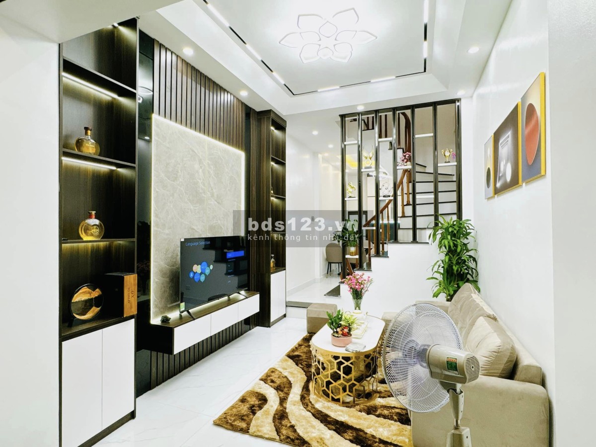 Nhà phố Phương Mai, ngõ ô tô, 41m2, giá 5 tỷ 85