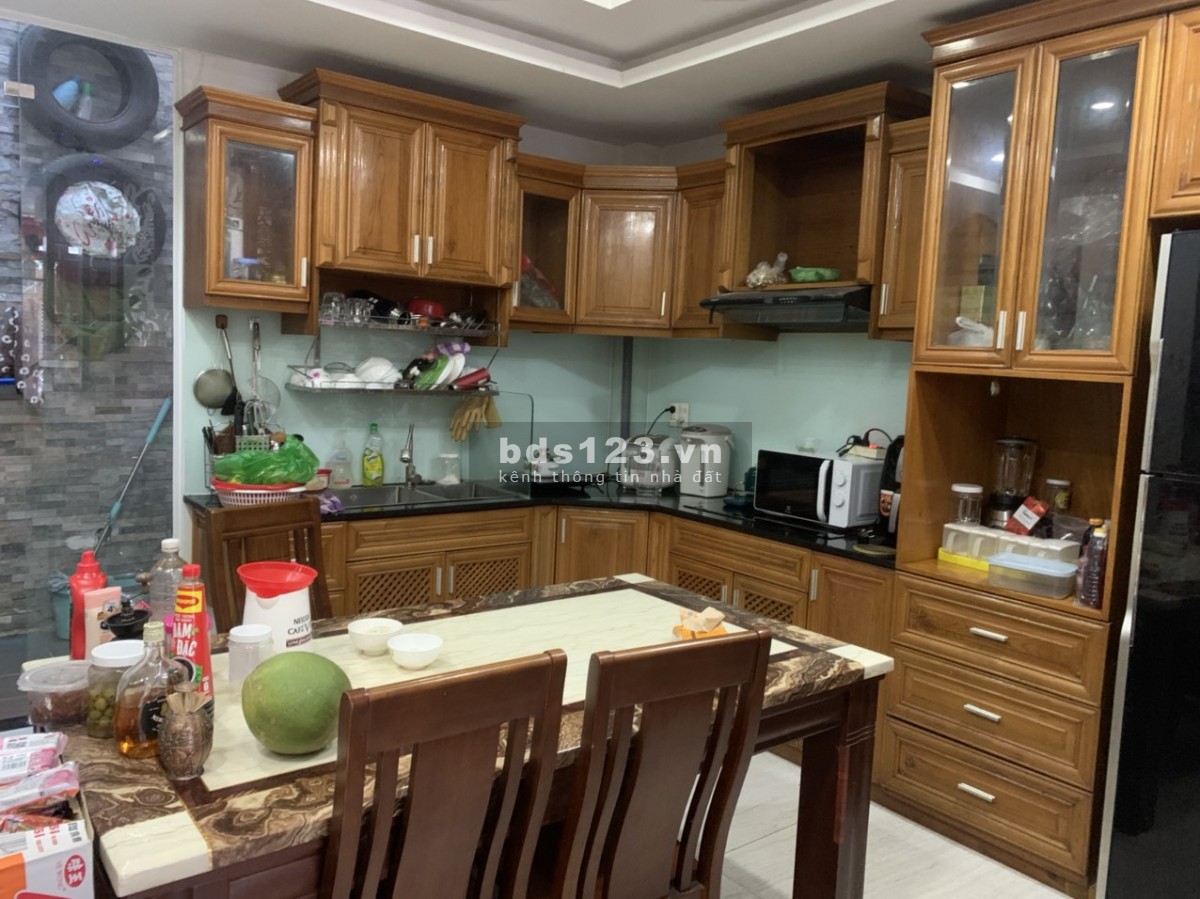 Nhà mới xây năm ngoái, 4 tầng, P.10, 119m², 4.65 tỷ