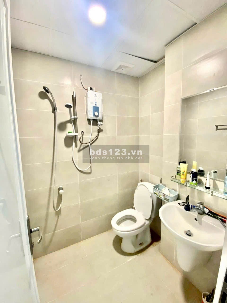 Căn hộ Saigon intela 2PN- 2WC full nội thất chính chủ - gần ĐH văn hiến, kinh tế, kinh tế tài chính