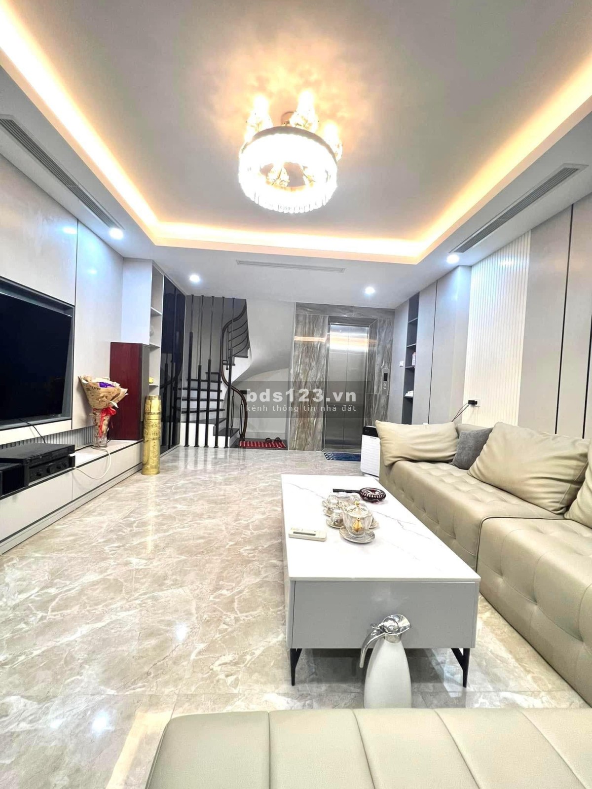 ️ NHÀ ĐẸP - THANG MÁY CHẠY VÈO VÈO - NGÕ RỘNG THOÁNG GẦN OTO 40M×6.8.7TỶ. 