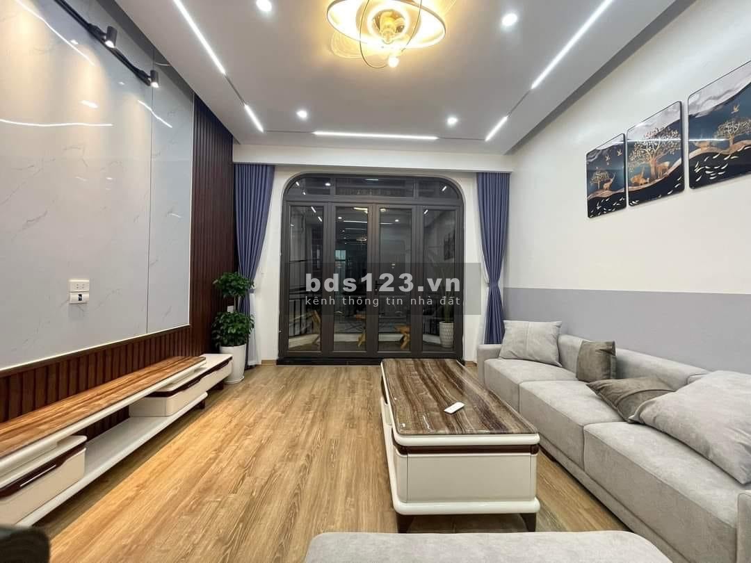 BÁN NHÀ TRẦN QUỐC HOÀN - CẦU GIẤY - GARA Ô TÔ - PHÂN LÔ VIP