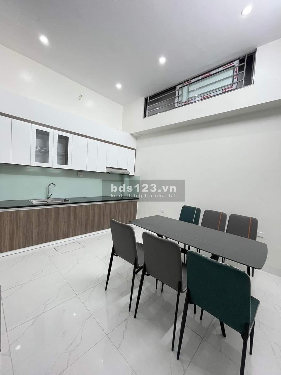 BÁN NHÀ TRẦN QUỐC HOÀN - CẦU GIẤY - GARA Ô TÔ - PHÂN LÔ VIP