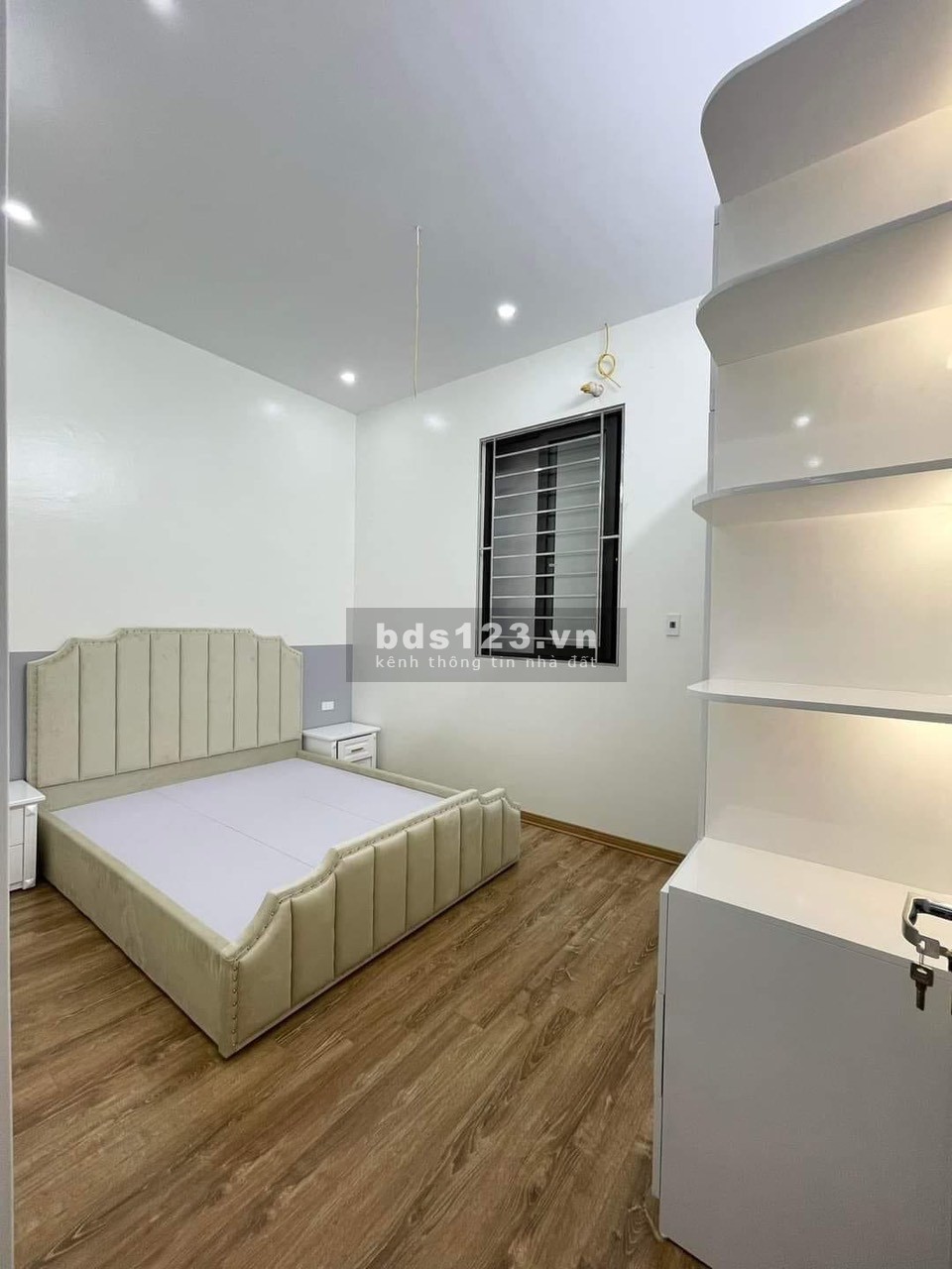 BÁN NHÀ TRẦN QUỐC HOÀN - CẦU GIẤY - GARA Ô TÔ - PHÂN LÔ VIP