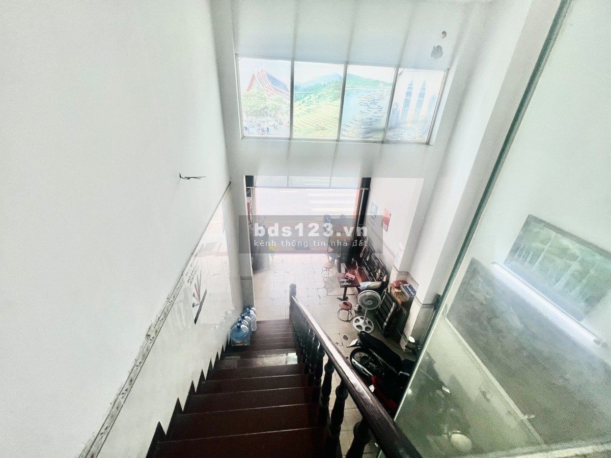 Mặt bằng mặt tiền lớn ngay trung tâm quận 1 kinh doanh onl, văn phòng,... Đa dạng