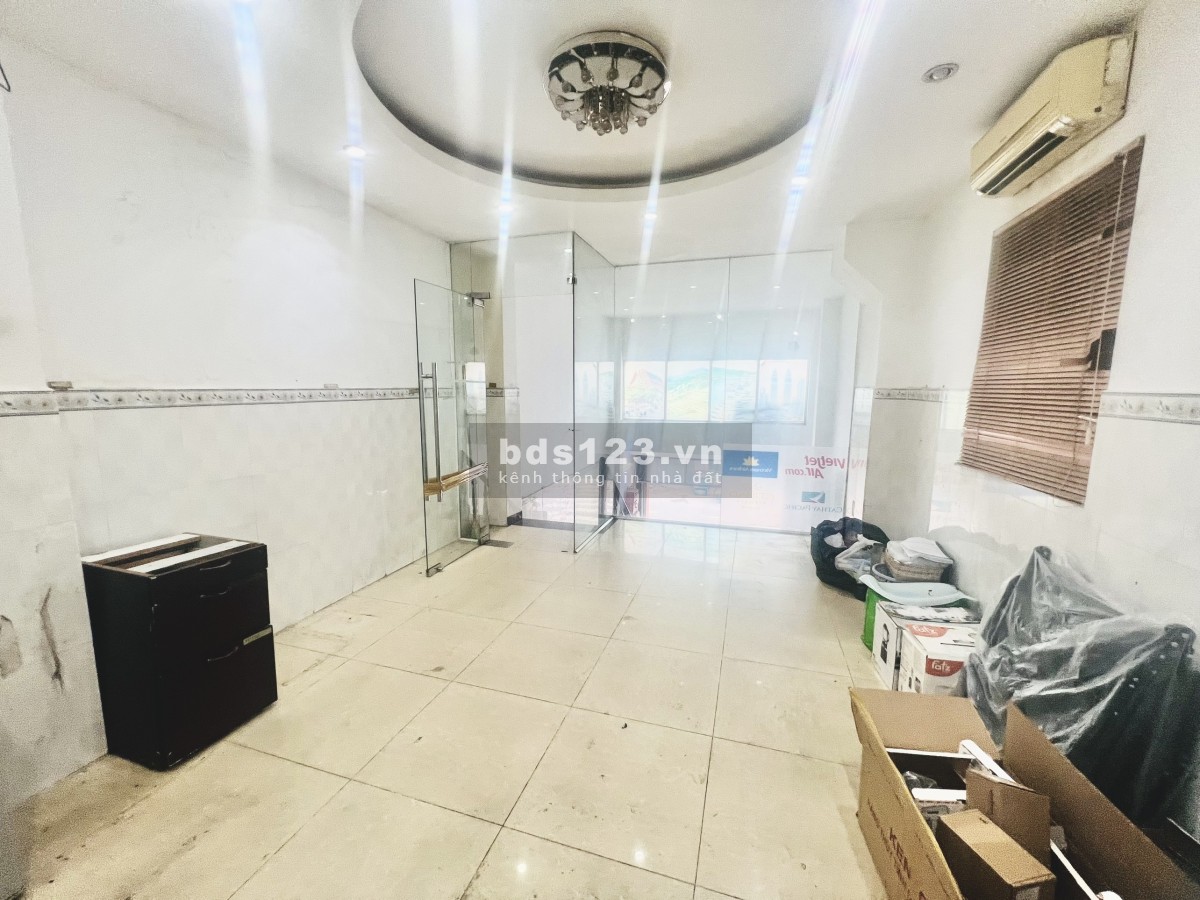 Mặt bằng mặt tiền lớn ngay trung tâm quận 1 kinh doanh onl, văn phòng,... Đa dạng