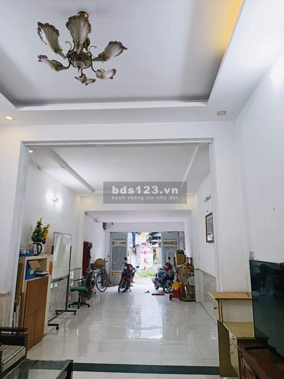 Bán Nhà Phường Trường Thọ, Nhà 2 lầu ,3 phòng ngủ Mới Tinh , thiết kế hiện đại, hẻm xe tải tránh .