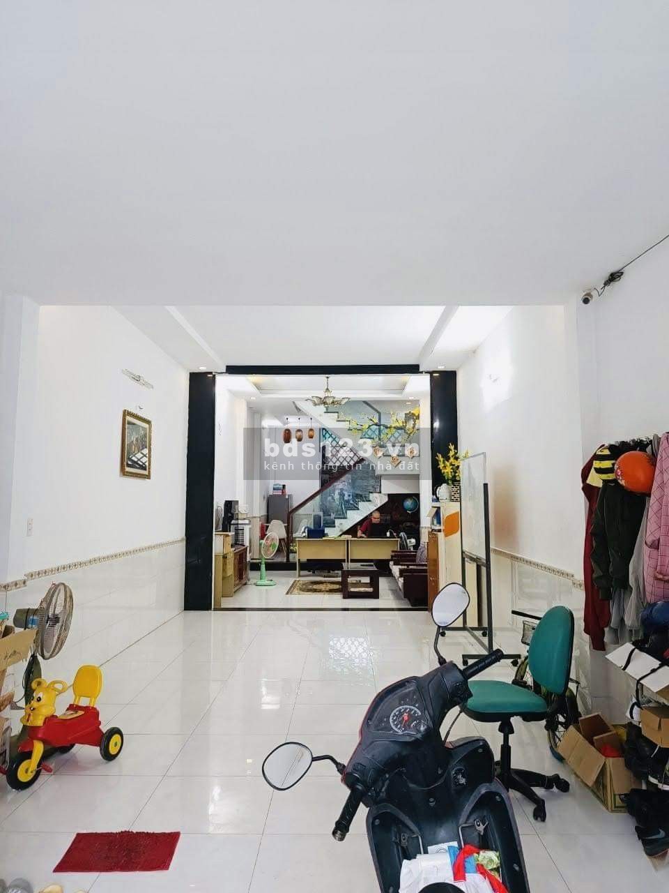Bán Nhà Phường Trường Thọ, Nhà 2 lầu ,3 phòng ngủ Mới Tinh , thiết kế hiện đại, hẻm xe tải tránh .
