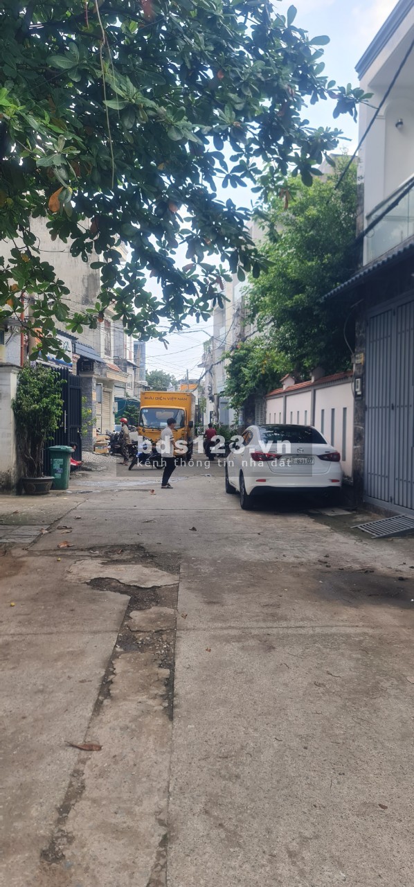 Bán Nhà Phường Trường Thọ, Nhà 2 lầu ,3 phòng ngủ Mới Tinh , thiết kế hiện đại, hẻm xe tải tránh .