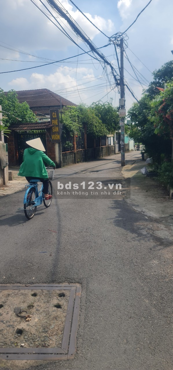 Bán Nhà Phường Trường Thọ, Nhà 2 lầu ,3 phòng ngủ Mới Tinh , thiết kế hiện đại, hẻm xe tải tránh .