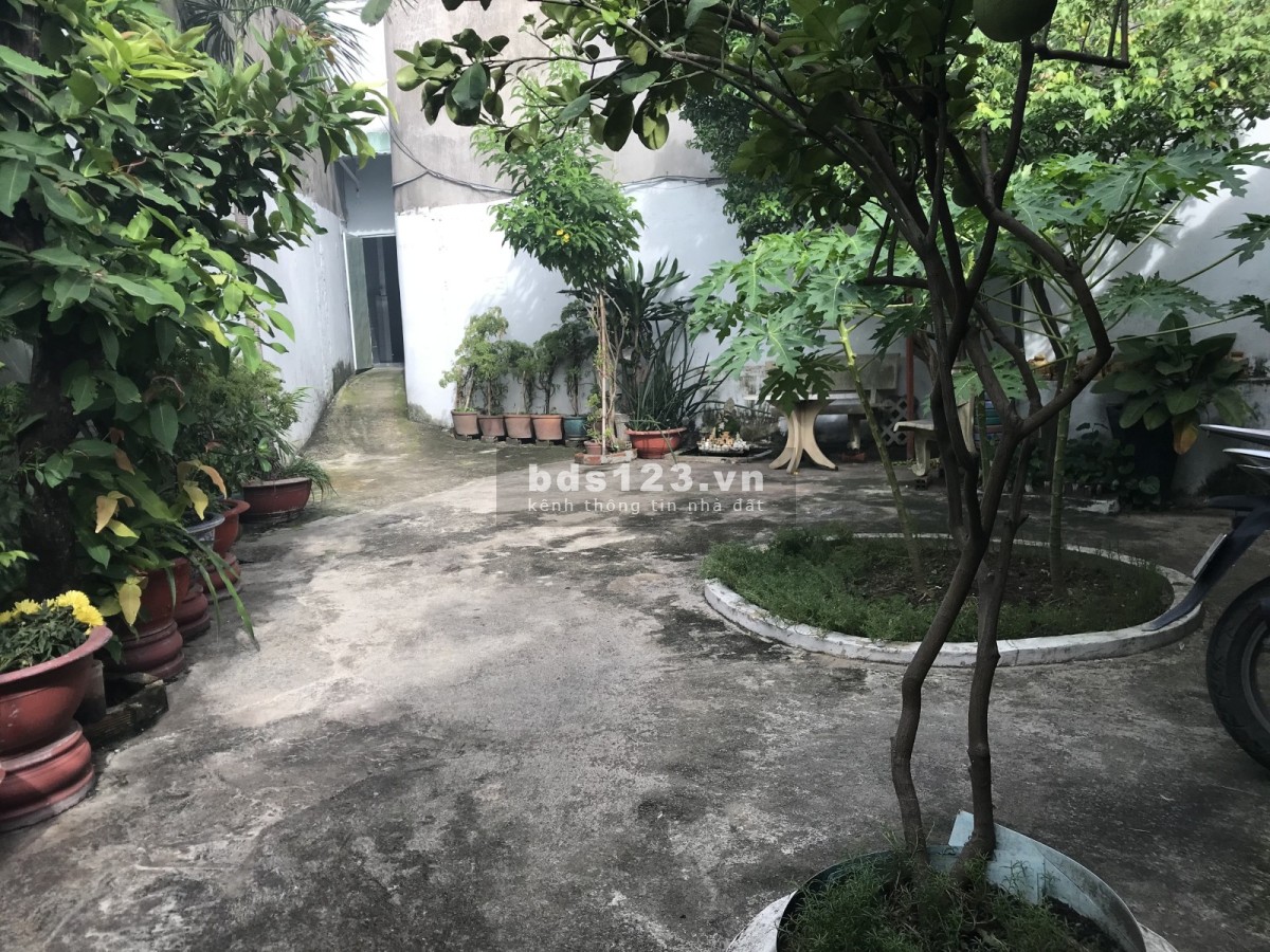 Bán nhà nặt tiền Linh Đông, DT 204m², nhà C4 N4.2m,13,5m x D32.5m giá chỉ 10,5 tỷ tại Thủ Đức