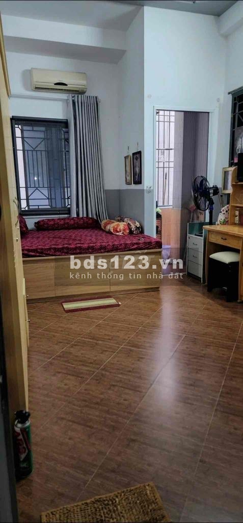 Bán gấp nhà HXH căn góc 2 mặt tiền gần chợ Phạm Văn Hai, quận Tân BÌnh