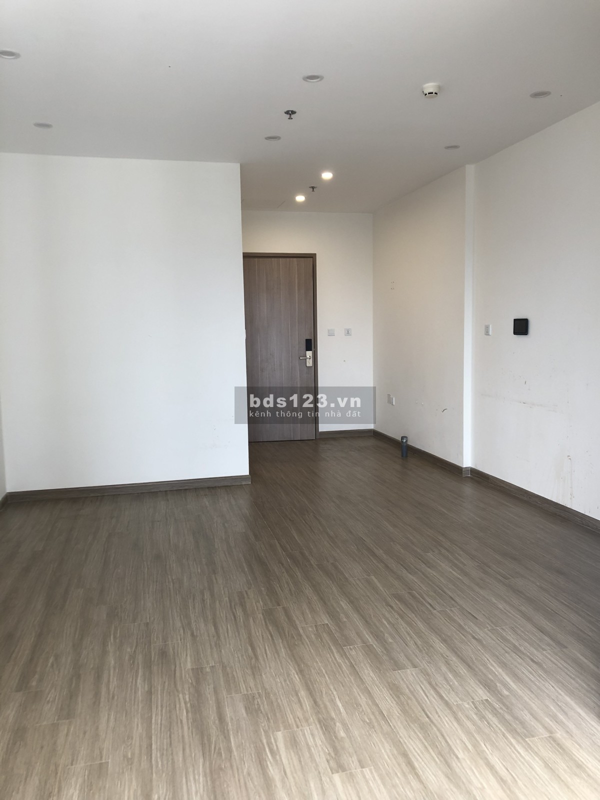Cho thuê studio 36m2, 6 triệu Vinhomes Smart City.