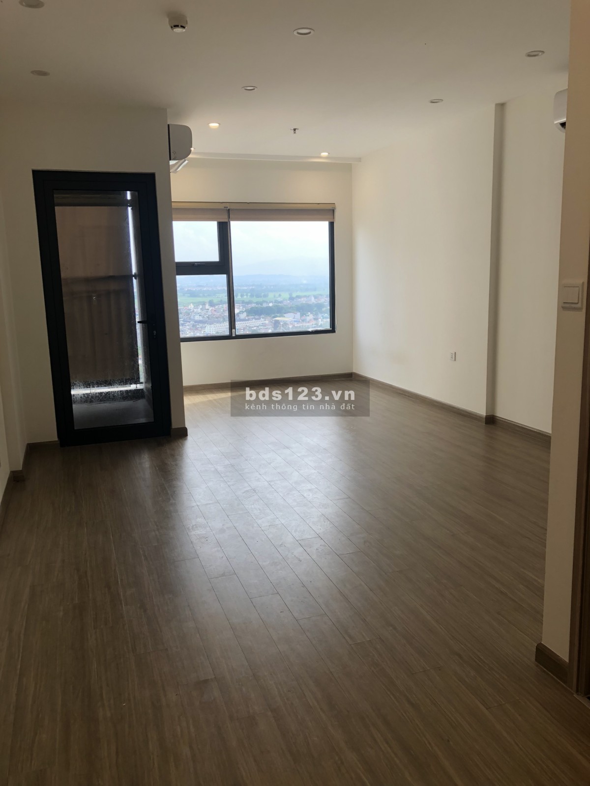 Cho thuê studio 36m2, 6 triệu Vinhomes Smart City.