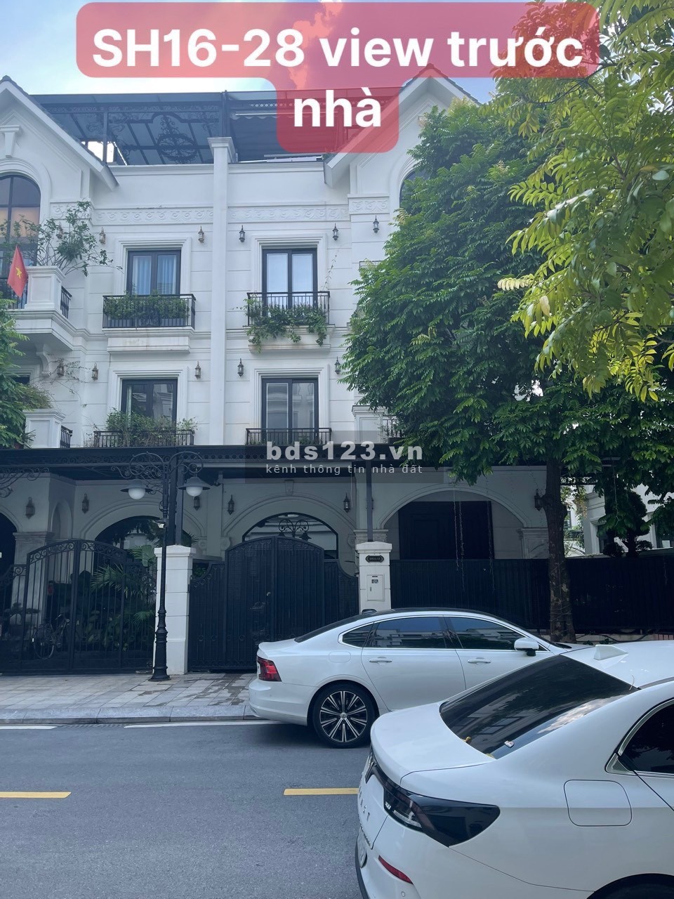 Shophouse San Hô đối diện 60 tòa chung cư giá 13.6 tỷ Vin Gia Lâm (0985941715)