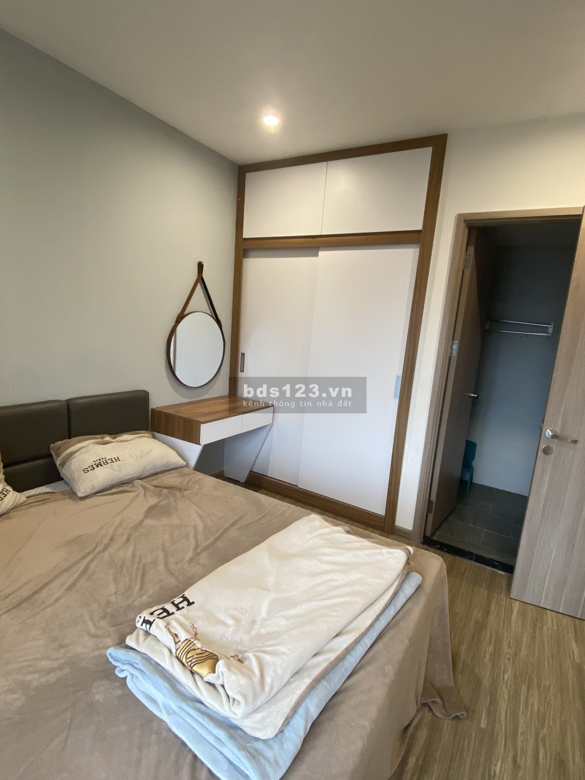 Chính chủ cần bán căn hộ 3pn tòa S302 dự án Vinhomes Smart City