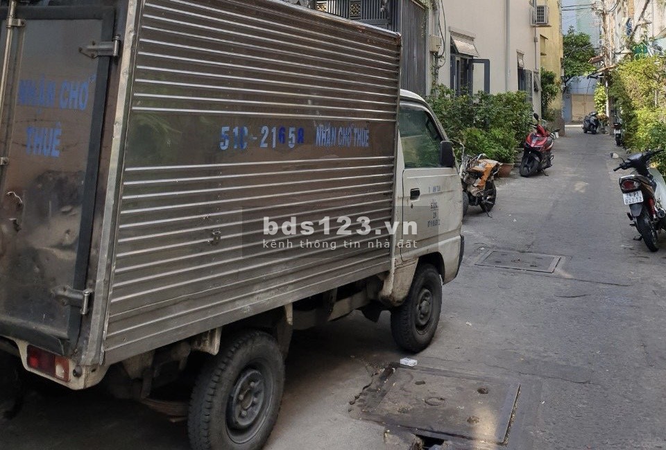 Bán gấp nhà HXH căn góc 2 mặt tiền gần chợ Phạm Văn Hai, quận Tân BÌnh