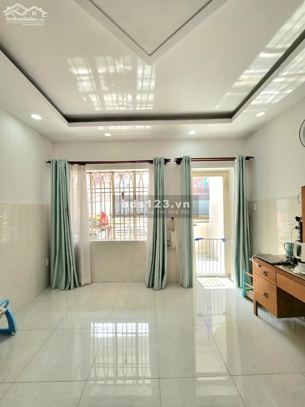 Bán gấp nhà HXH căn góc 2 mặt tiền gần chợ Phạm Văn Hai, quận Tân BÌnh