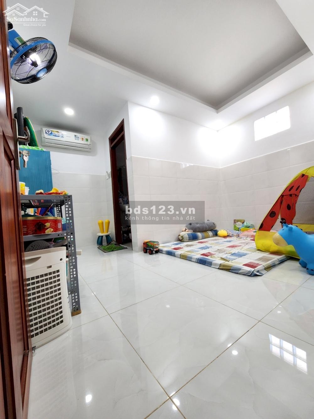 Bán gấp nhà HXH căn góc 2 mặt tiền gần chợ Phạm Văn Hai, quận Tân BÌnh