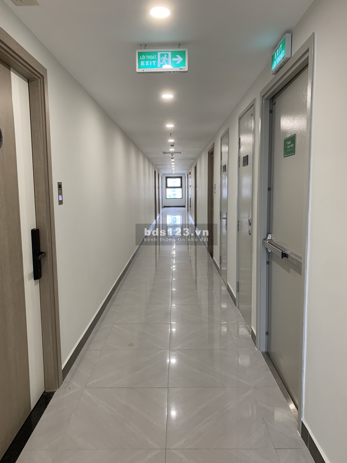 Cho thuê 2 phòng ngủ, 8.5 triệu, free phí dịch vụ, gần nhà để xe Vinhomes Smart City.