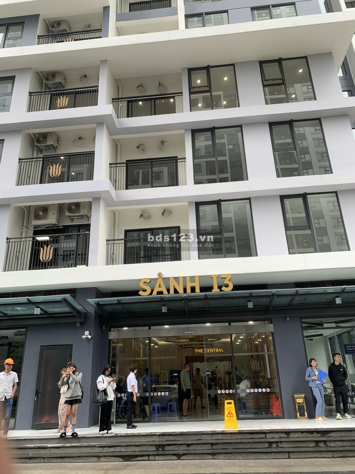 Cho thuê 2 phòng ngủ, 8.5 triệu, free phí dịch vụ, gần nhà để xe Vinhomes Smart City.