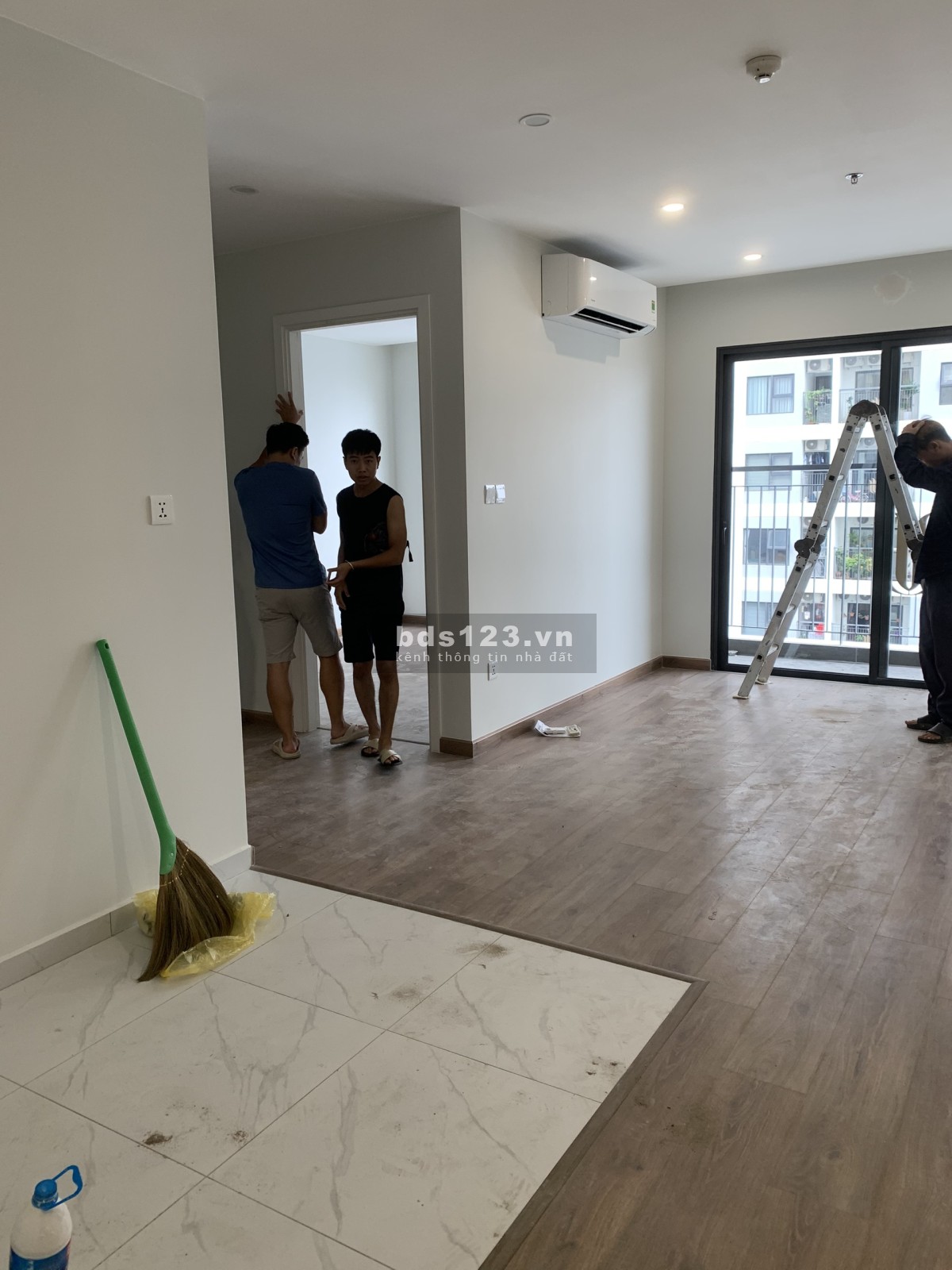 Cho thuê 2 phòng ngủ, 8.5 triệu, free phí dịch vụ, gần nhà để xe Vinhomes Smart City.