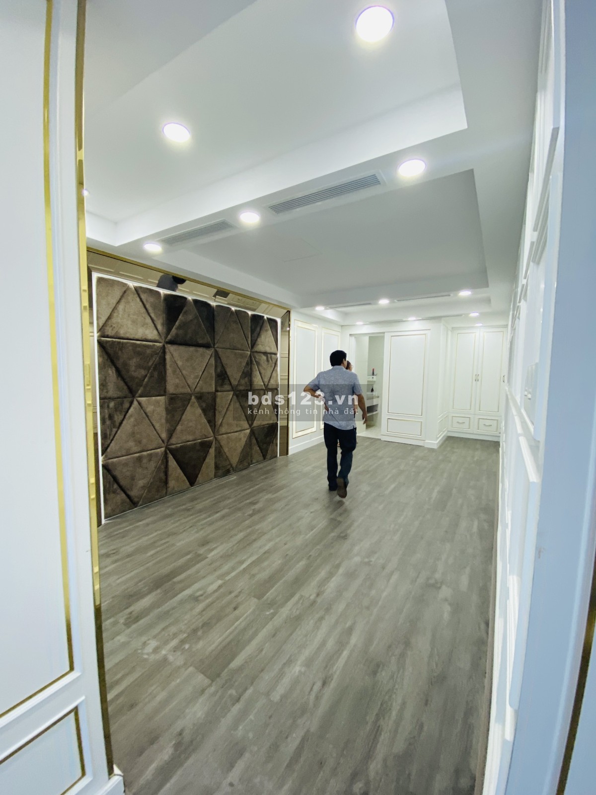 Bán nhà mặt tiền nội thất đẹp dọn vào sử dụng ngay