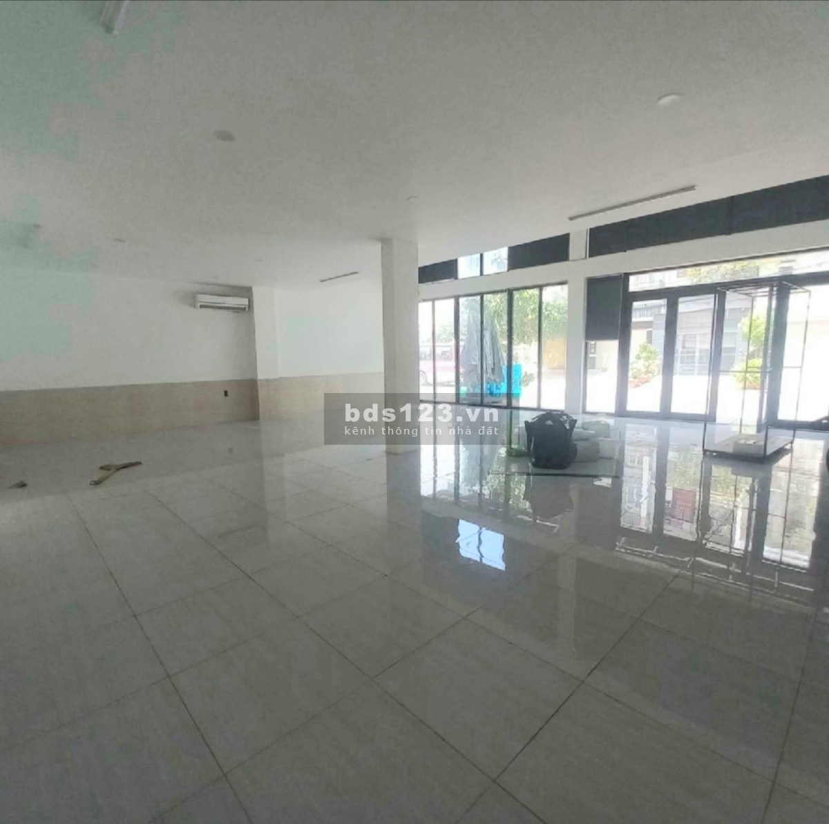 Mặt bằng 200m2 mặt tiền đường khu Phú Thuận