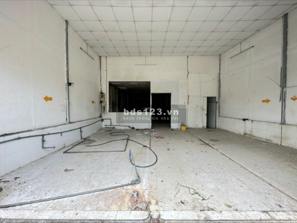 Mặt bằng 165m2 mặt tiền đường Nguyễn Văn Linh, Quận 7