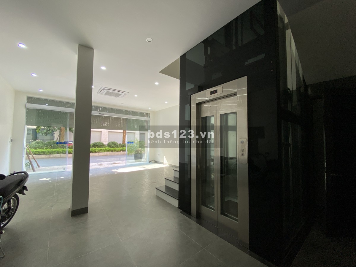 Cho thuê cả hoặc một phần các tầng 1 và 2 shophouse vừa hoàn thiện, tại dự án nhà ở Him Lam Vạn Phúc