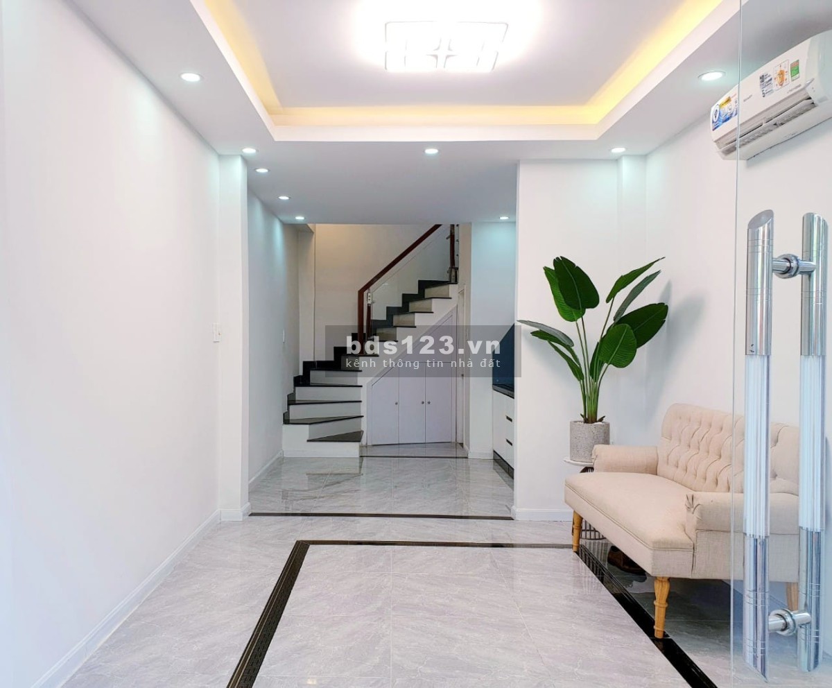 Nhà lung linh, khu an ninh, 3 lầu , 3PN 3WC, sát Lê Quang Định, Bình Thạnh, Chỉ 4.X tỷ.