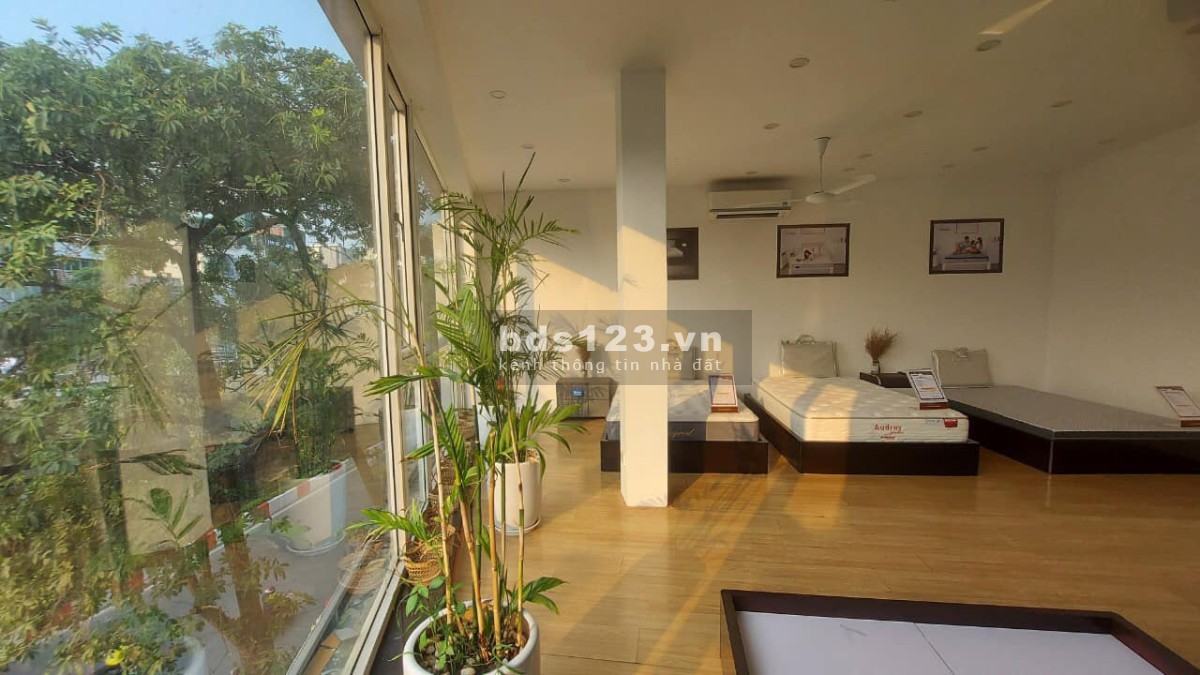 Bán nhà vị trí mặt phố Nguyễn Chí Thanh – Kinh Doanh - Vỉa hè rộng – DT 71m2 - Giá 28tỷ